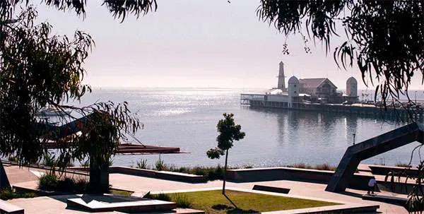 Deakin University Geelong campus image
